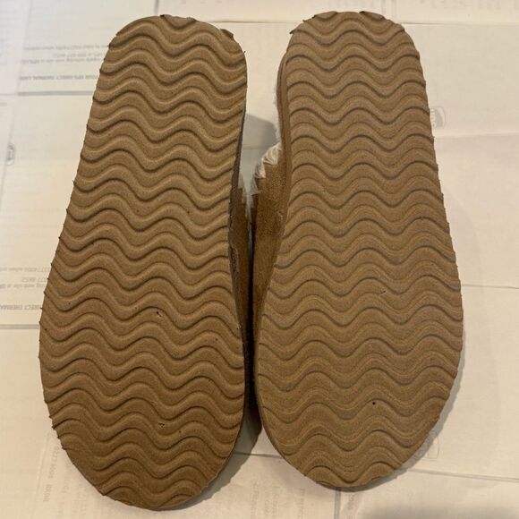 NWOT/NWOB Born Slippers - Women's Size S (5-6) or XL (11-12) - Tan, Faux Suede - Picture 9 of 10